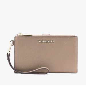 NWOT Michael Kors Adele Wristlet